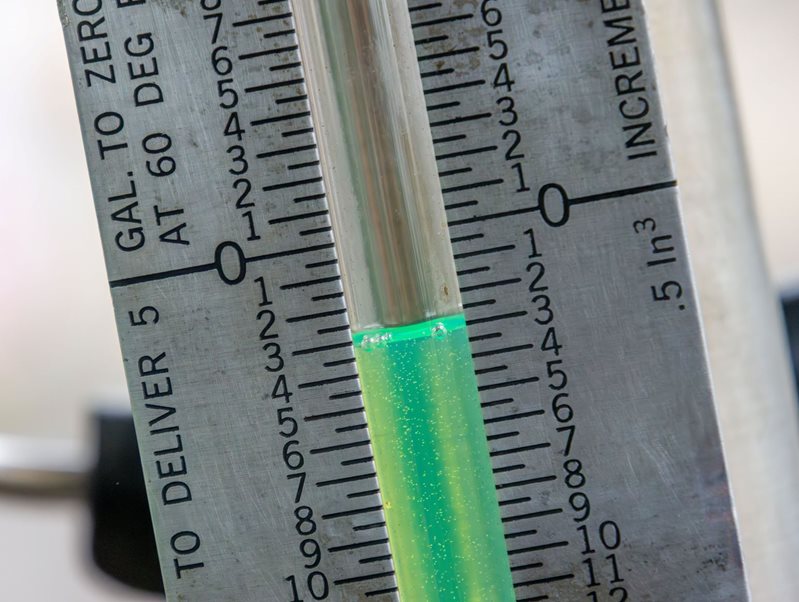 fuel level on 5 gallon certified measurement canister